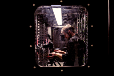 How to kiss through this? – czyli SOS dla miłości w czasie zarazy